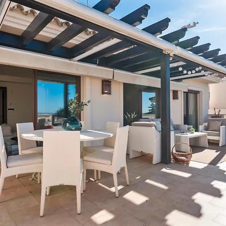Apartment Stylish With Pool In By Costarentals - Ref M51 *
